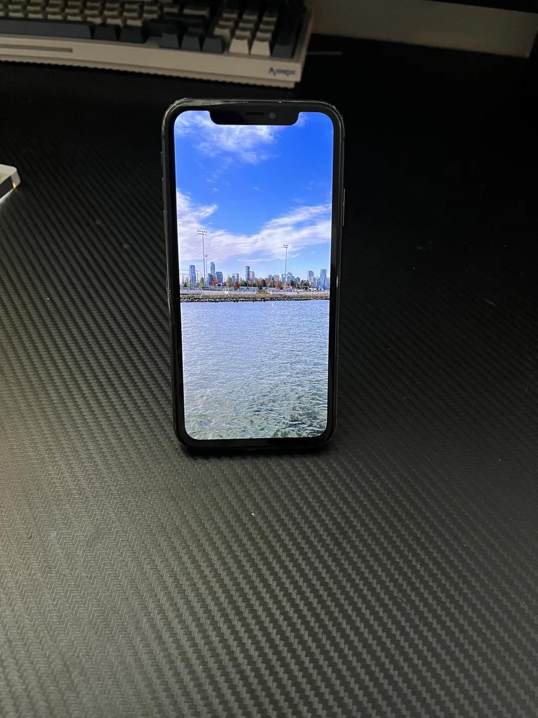 Black iPhone 11 unlocked image indicator(6)