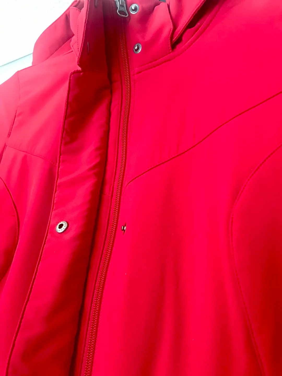 Cloudveil Women's Red Softshell Jacket - Size Small image indicator(4)