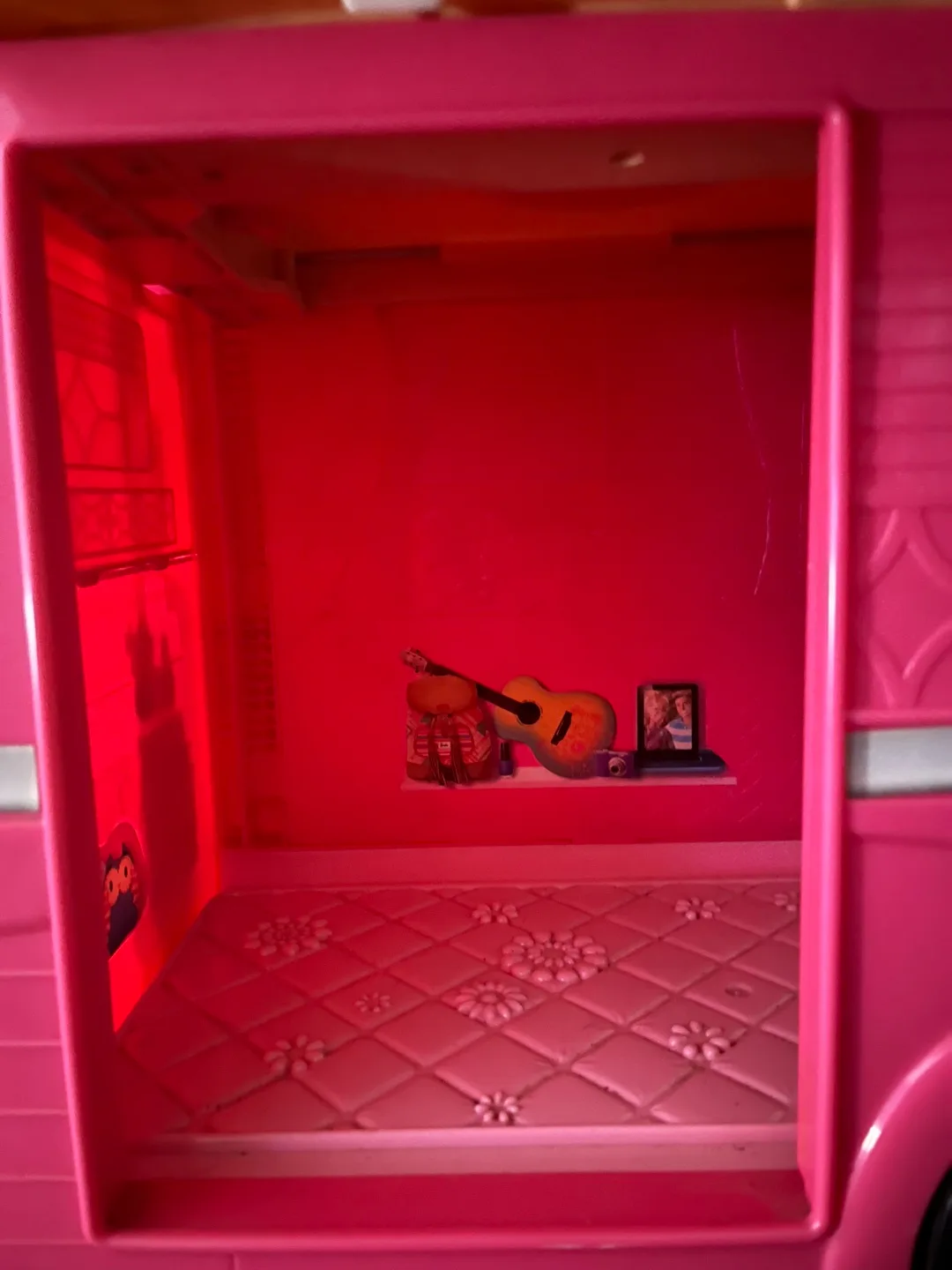 Barbie Pop-Up Camper Playset image indicator(8)