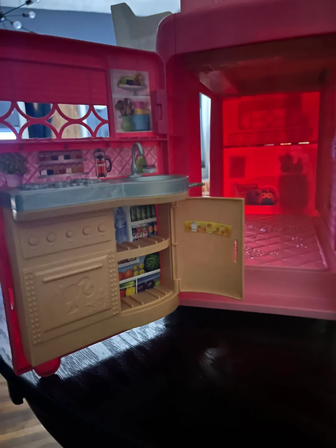Barbie Pop-Up Camper Playset image indicator(9)