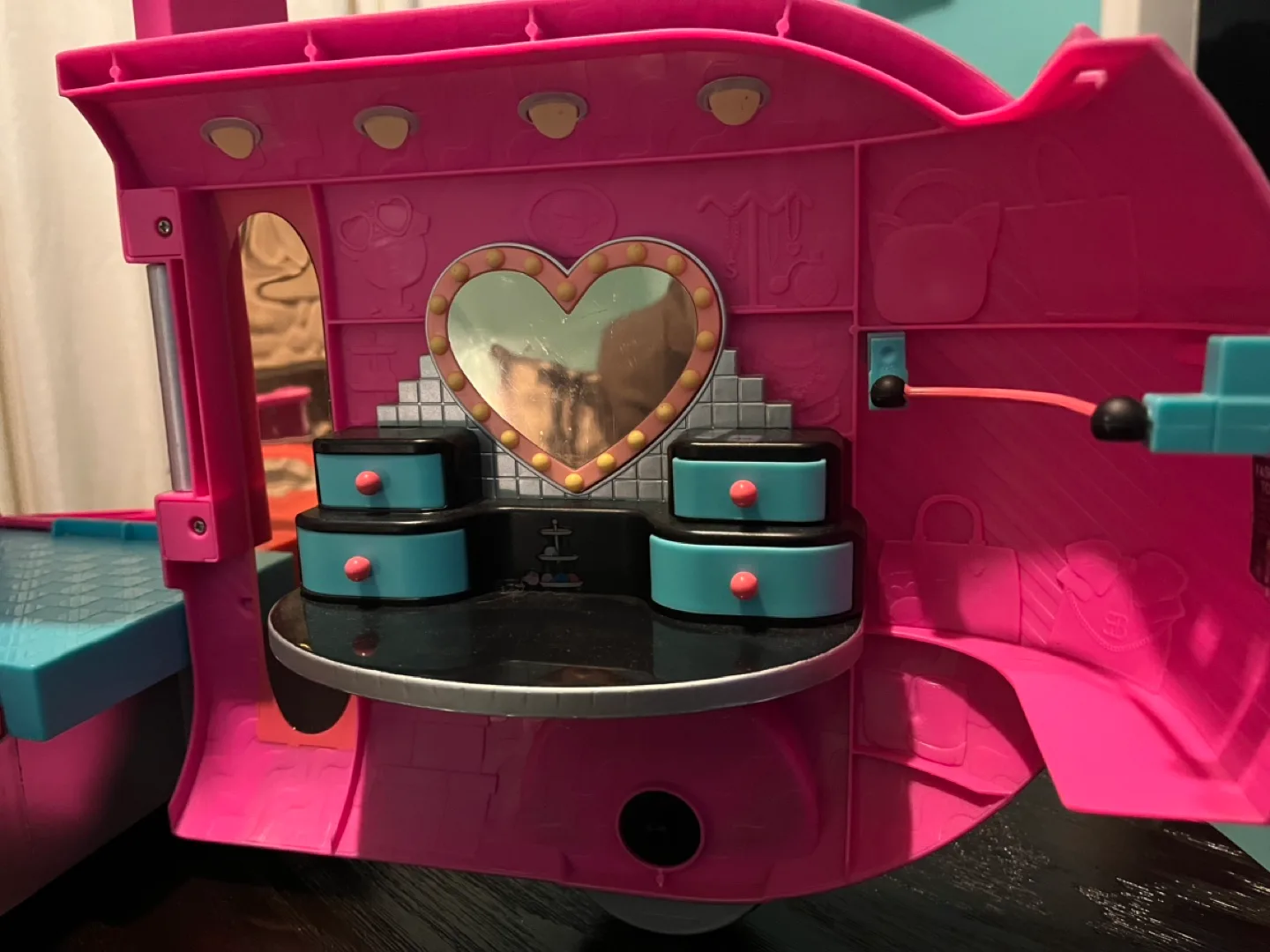 LOL Surprise OMG Camper Van Playset image indicator(3)