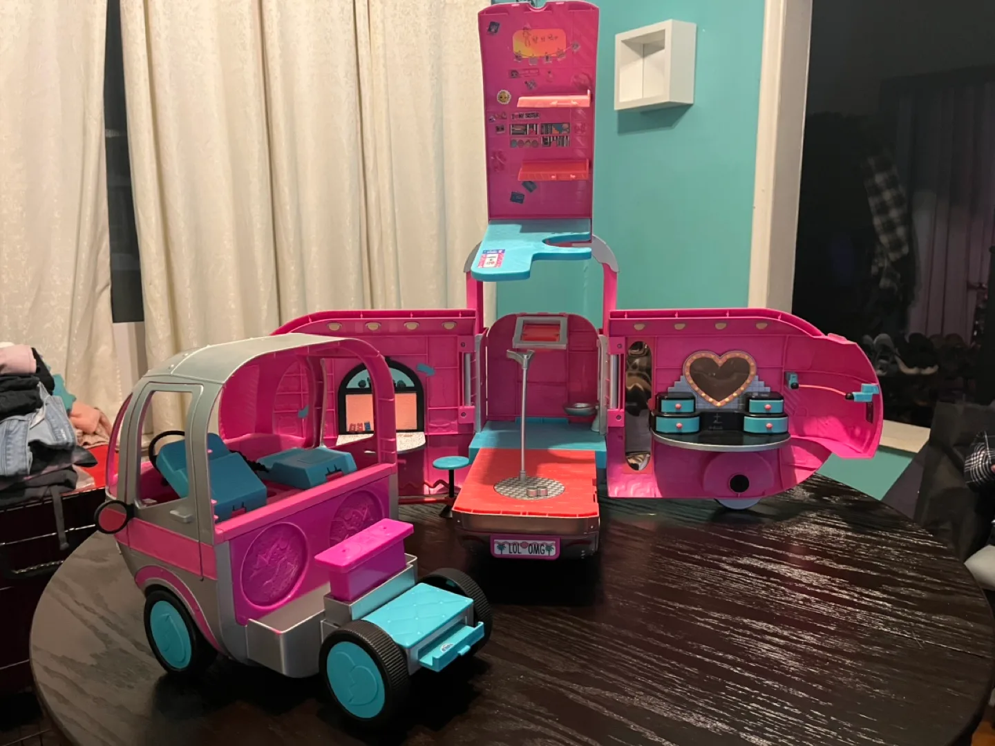 LOL Surprise OMG Camper Van Playset image indicator(2)