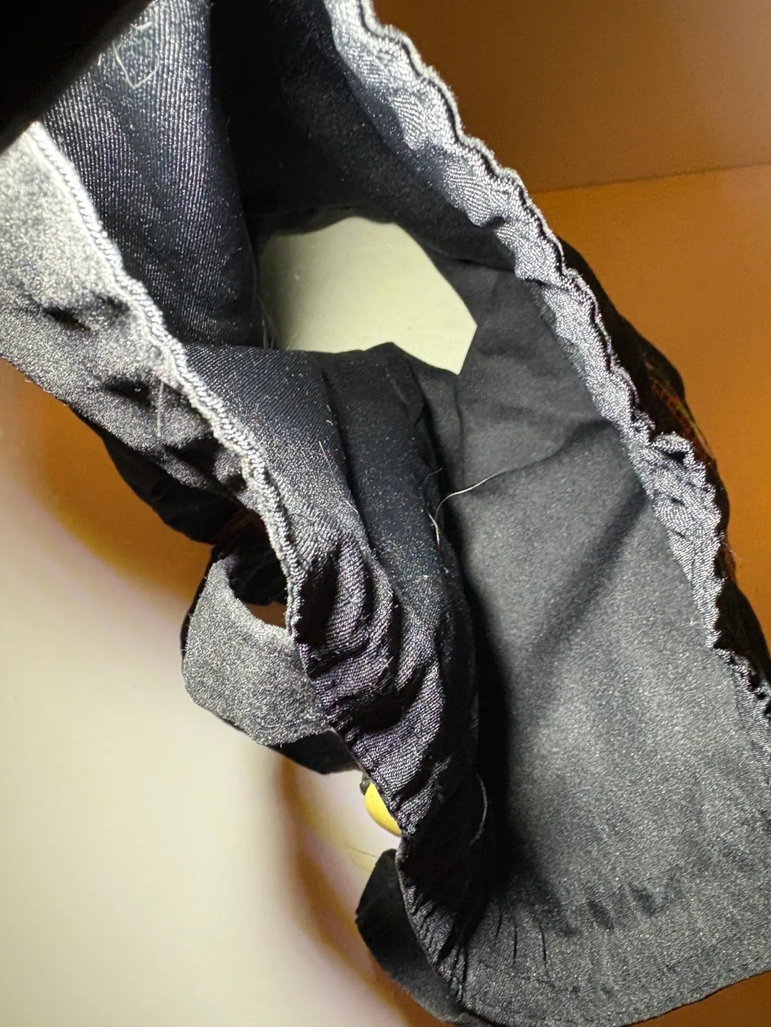 *Like new* Black Drawstring Flower Pattern Backpack image indicator(4)