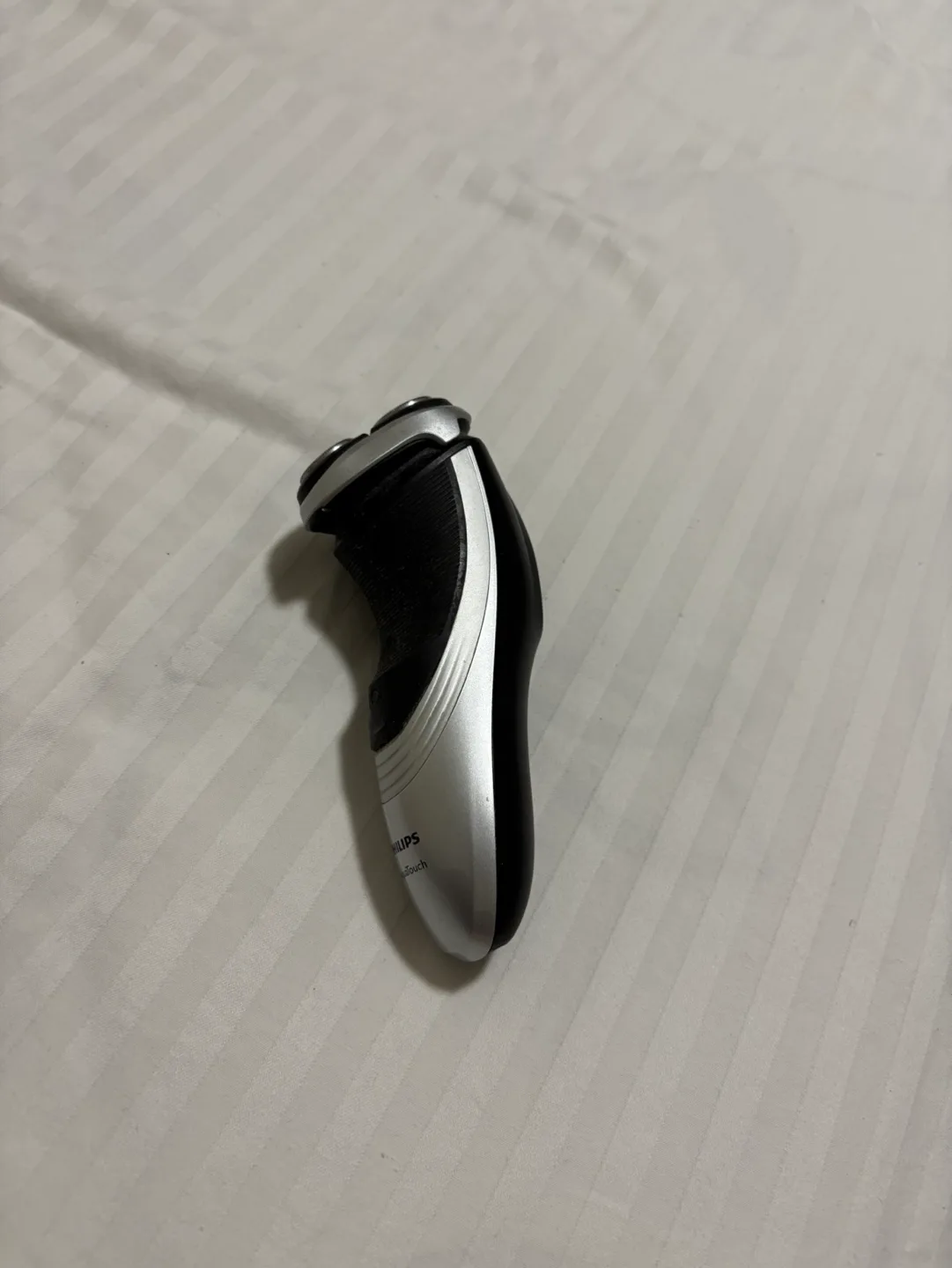 Philips Norelco Electric Razor thumbnail