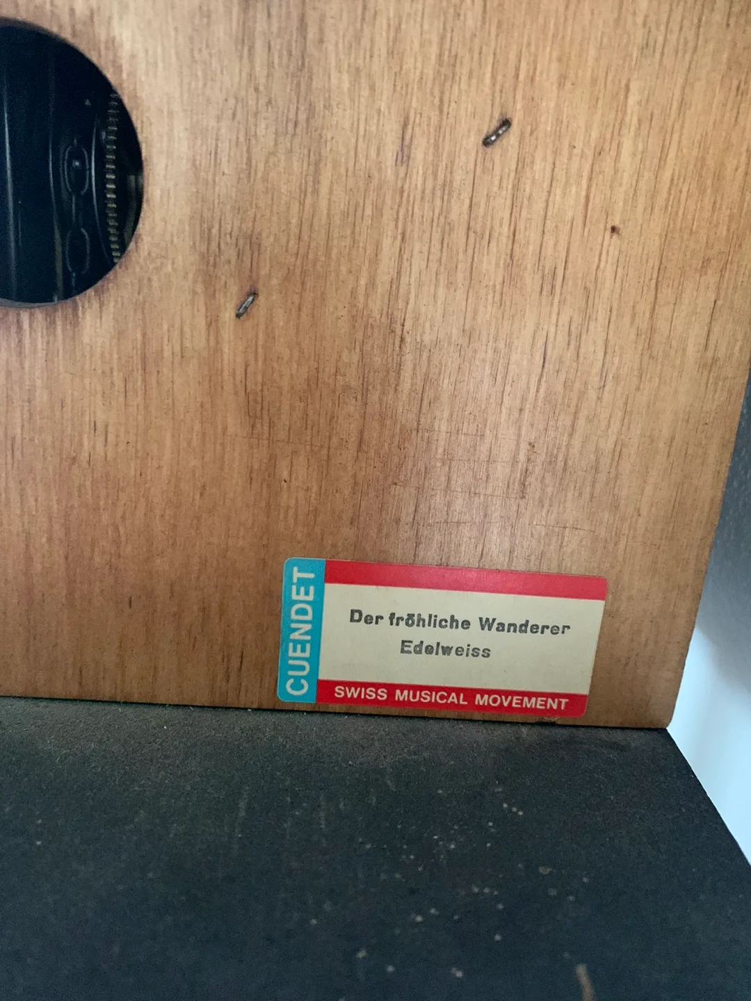 Vintage Cuckoo Clock - Edelweiss - Swiss Musical Movement image indicator(5)