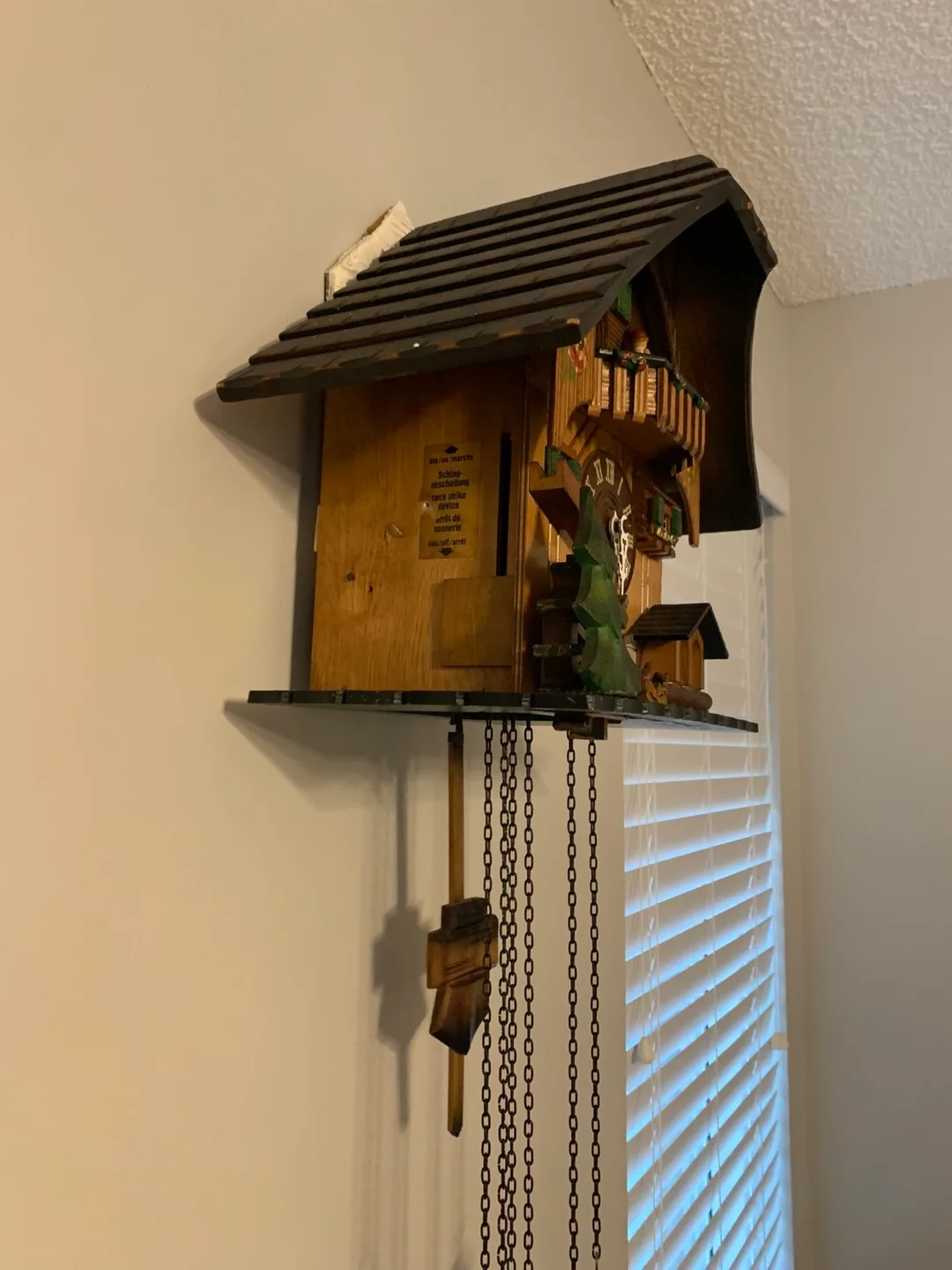 Vintage Cuckoo Clock - Edelweiss - Swiss Musical Movement image indicator(2)