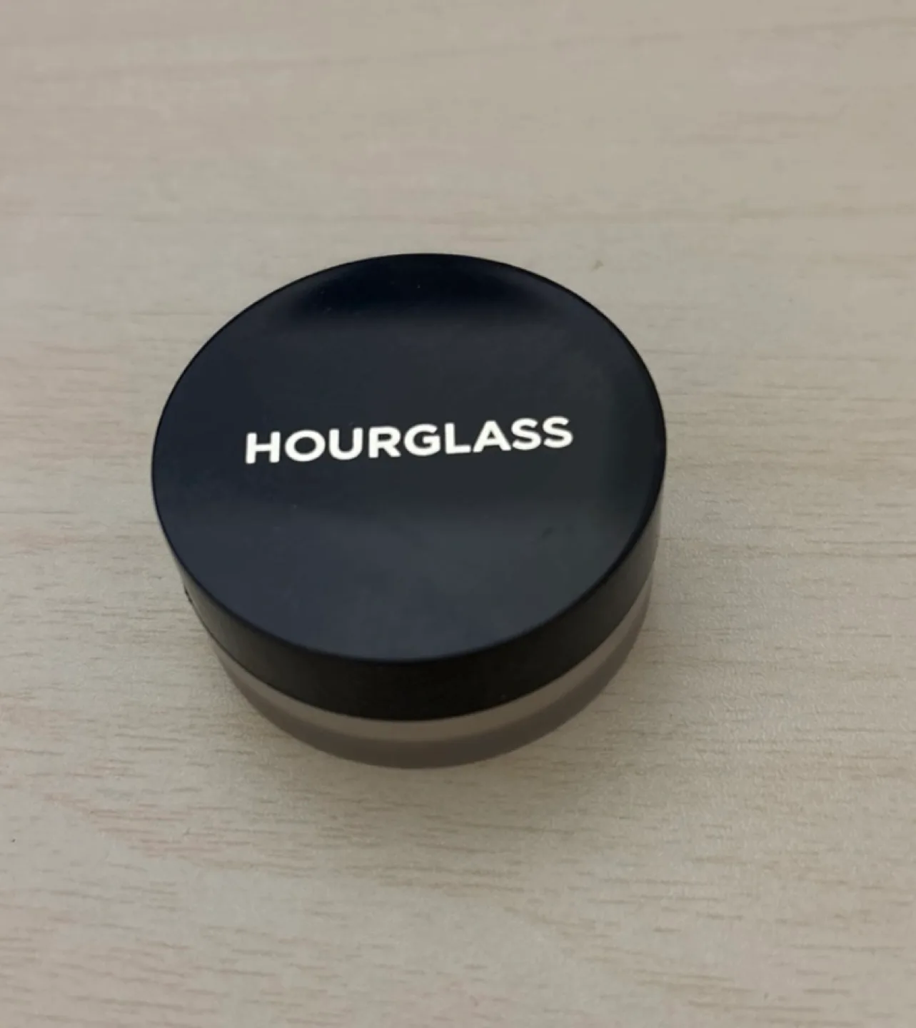 Hourglass Mini Veil™ Translucent Setting Powder image indicator(5)