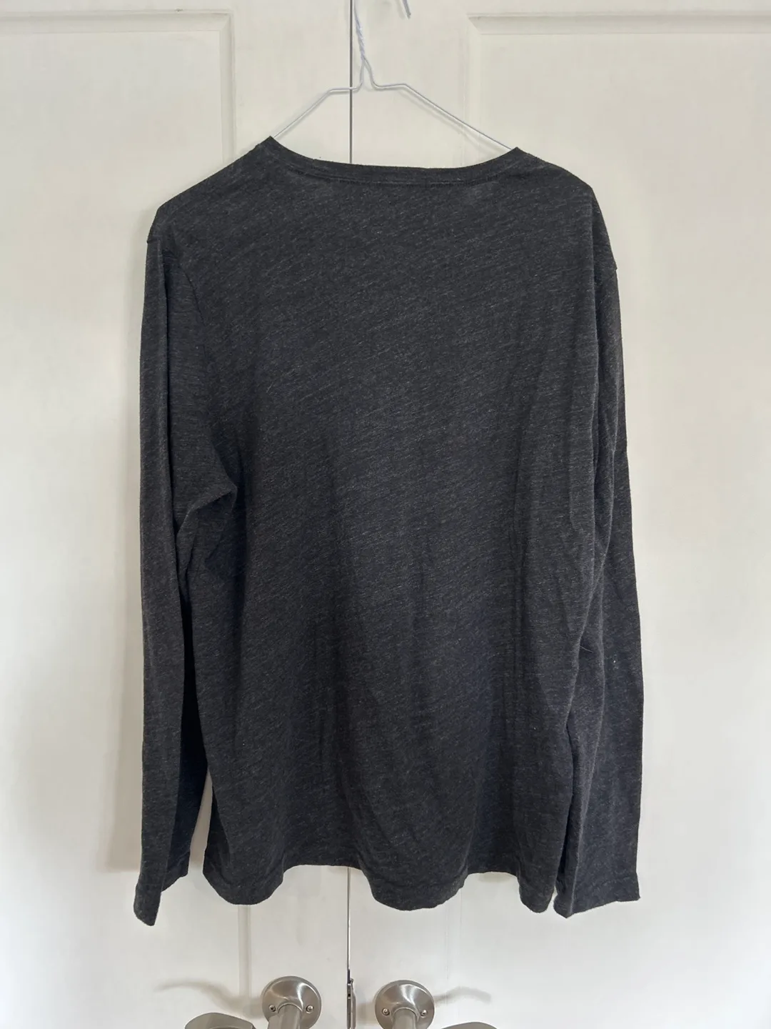 Banana Republic Men's Long Sleeve T-Shirt - Size L image indicator(3)