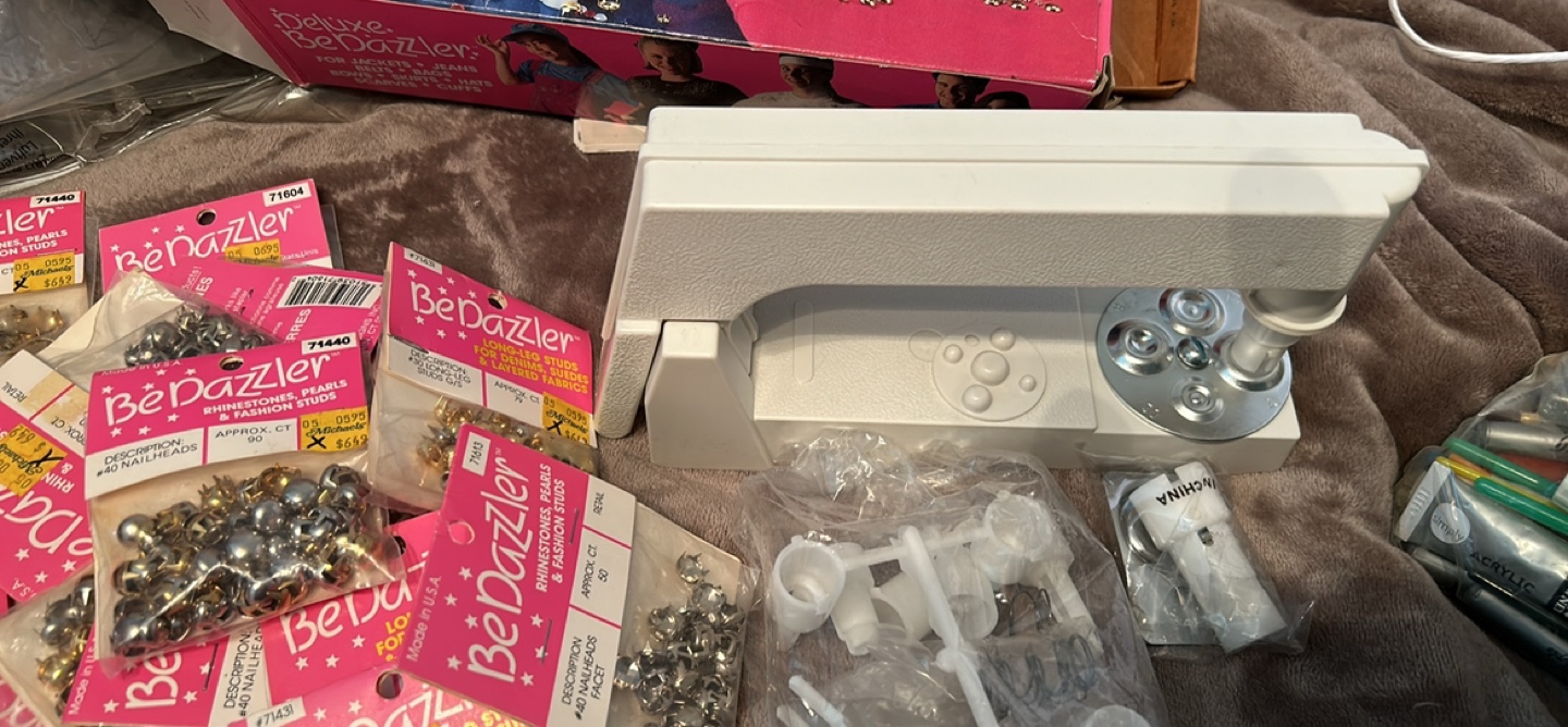 Vintage Deluxe BeDazzler Rhinestone & Stud Setter with Extras! - photo 2