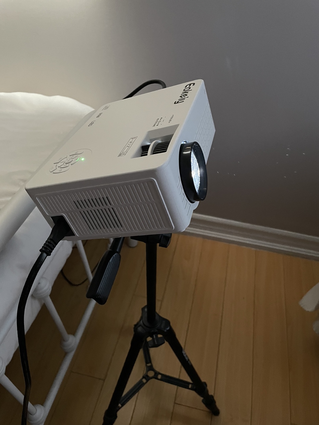 1080p projector + 4k streaming device (w/HDMI cable) - photo 2