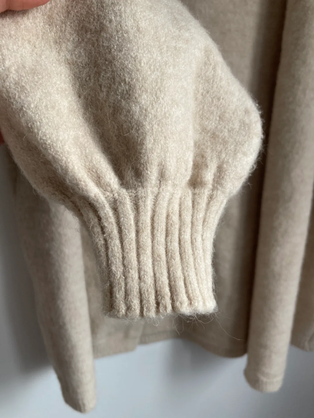 Cream-coloured Knit Cardigan image indicator(2)