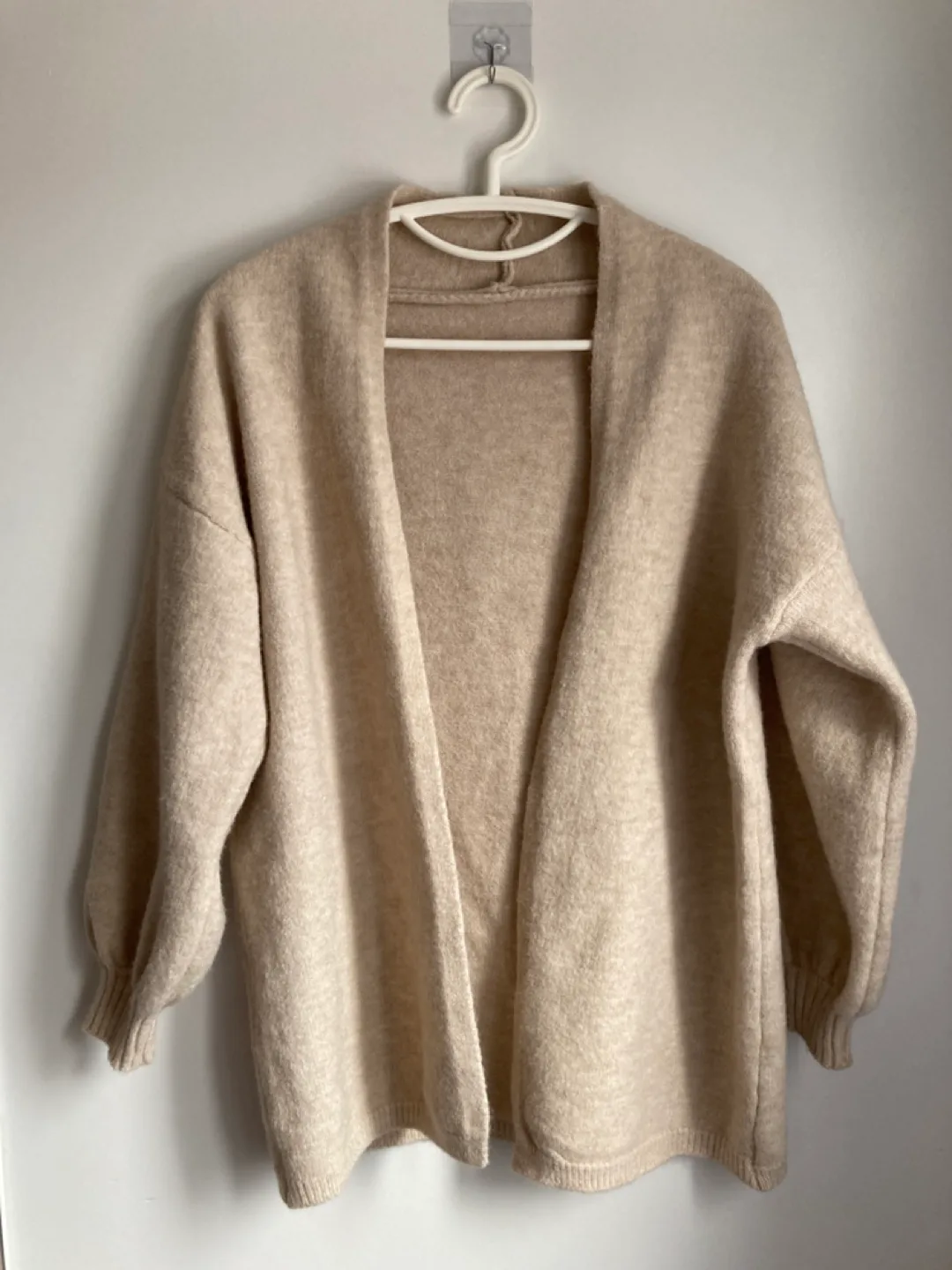 Cream-coloured Knit Cardigan image indicator(3)