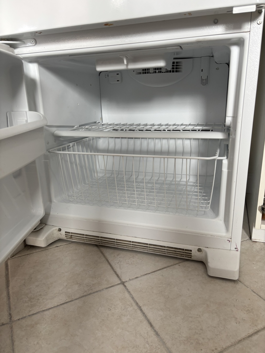 White Bottom-Freezer Refrigerator - photo 4
