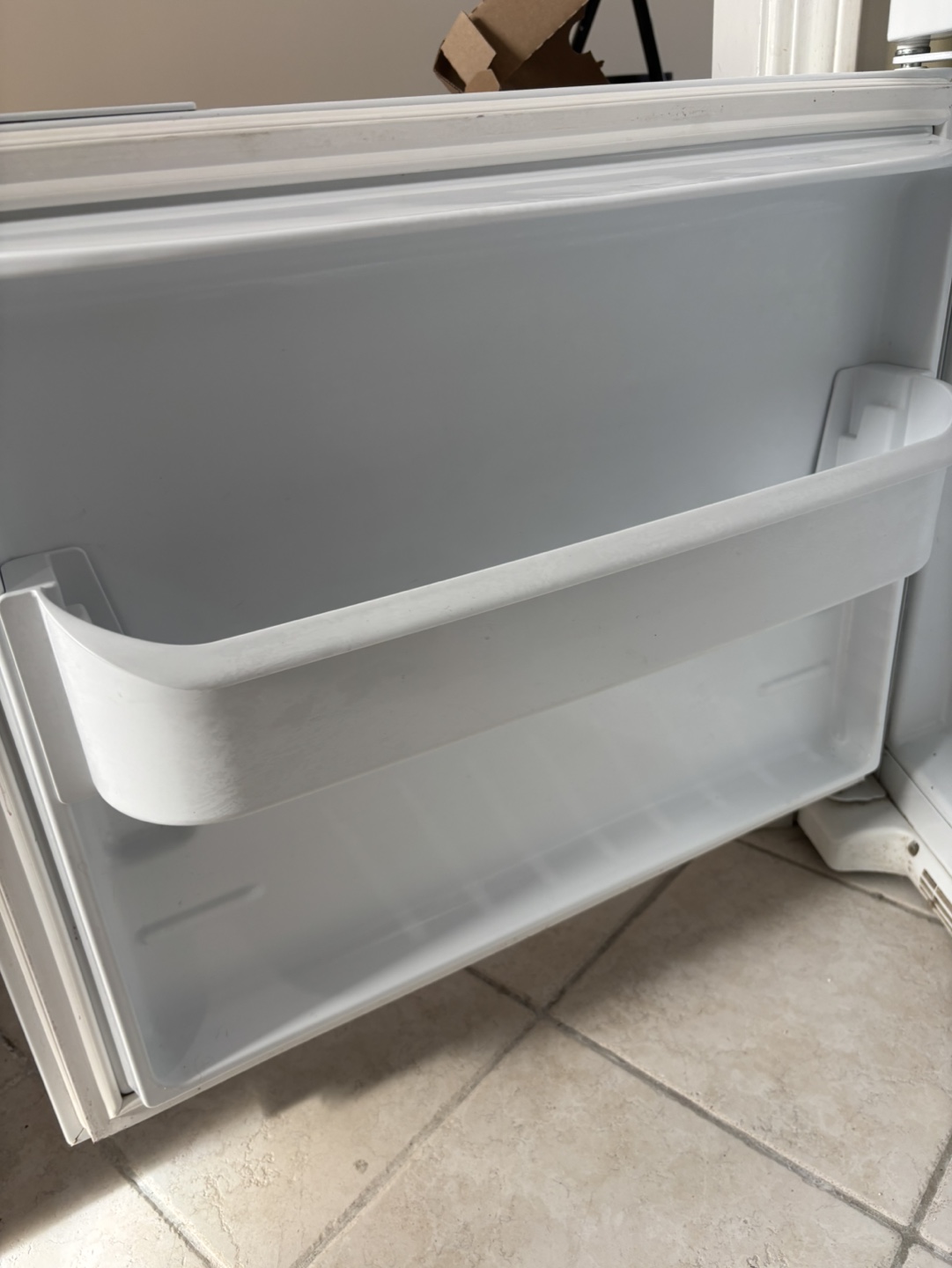 White Bottom-Freezer Refrigerator - photo 3