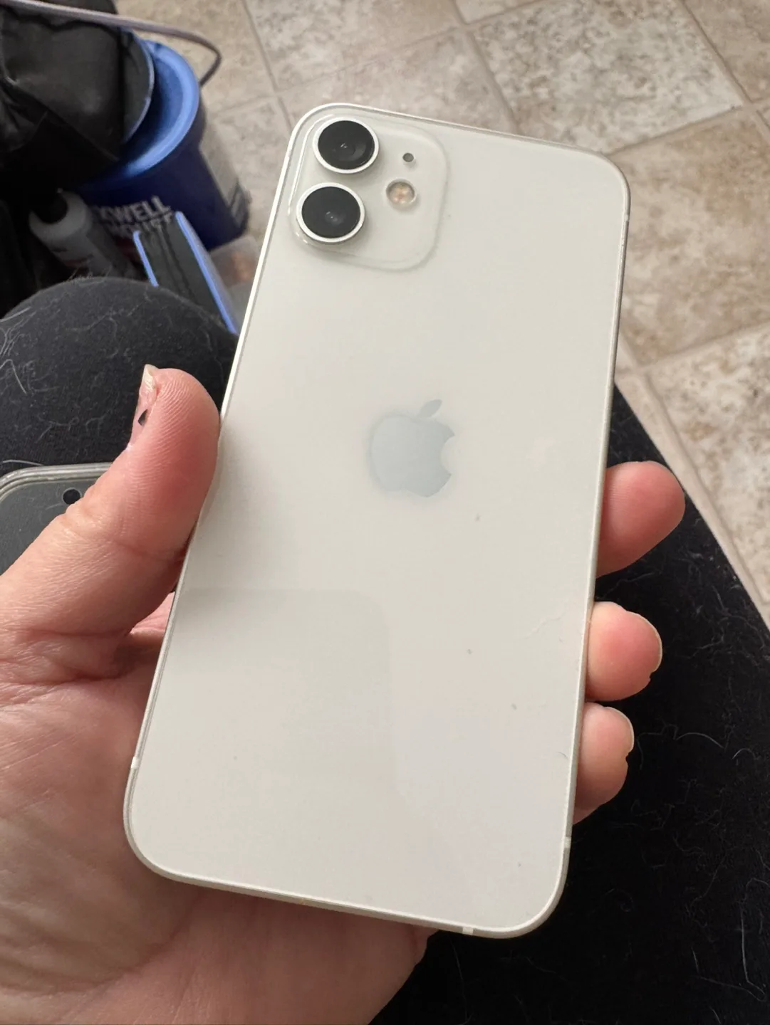 iPhone 12 mini White 64GB image indicator(4)