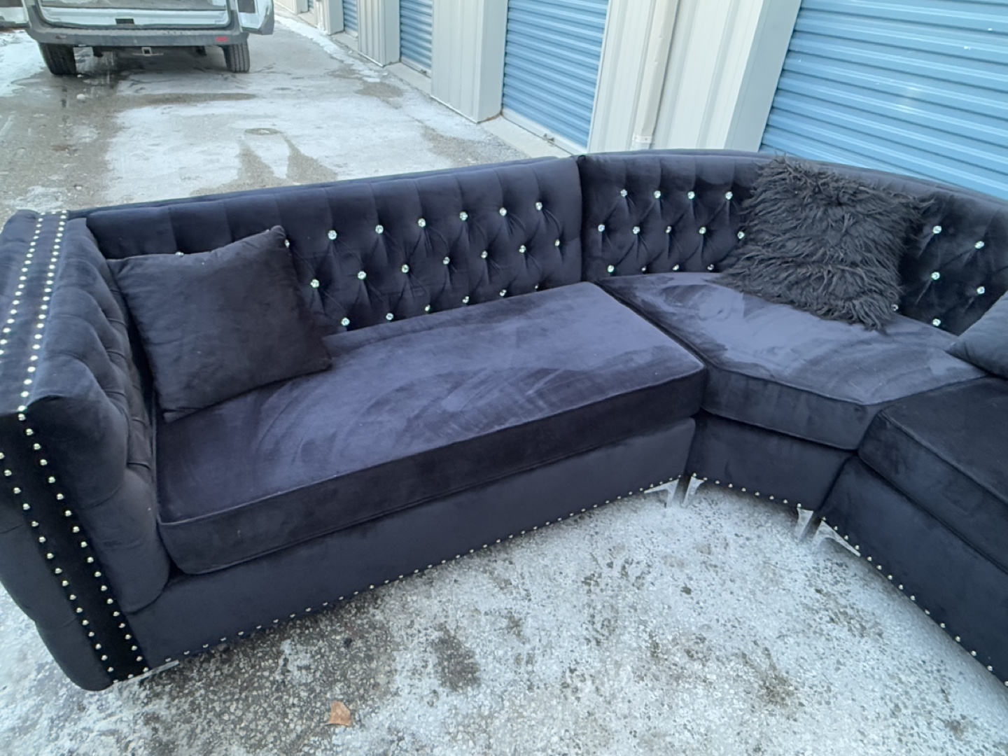 Velvet L-Shaped Sectional Sofa with Crystal Buttons - photo 4