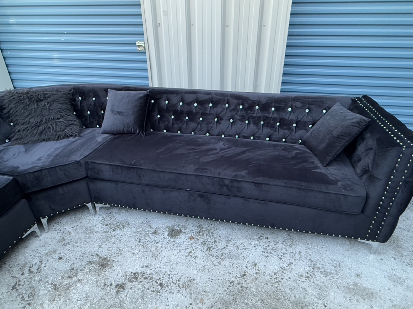 Velvet L-Shaped Sectional Sofa with Crystal Buttons - photo 3