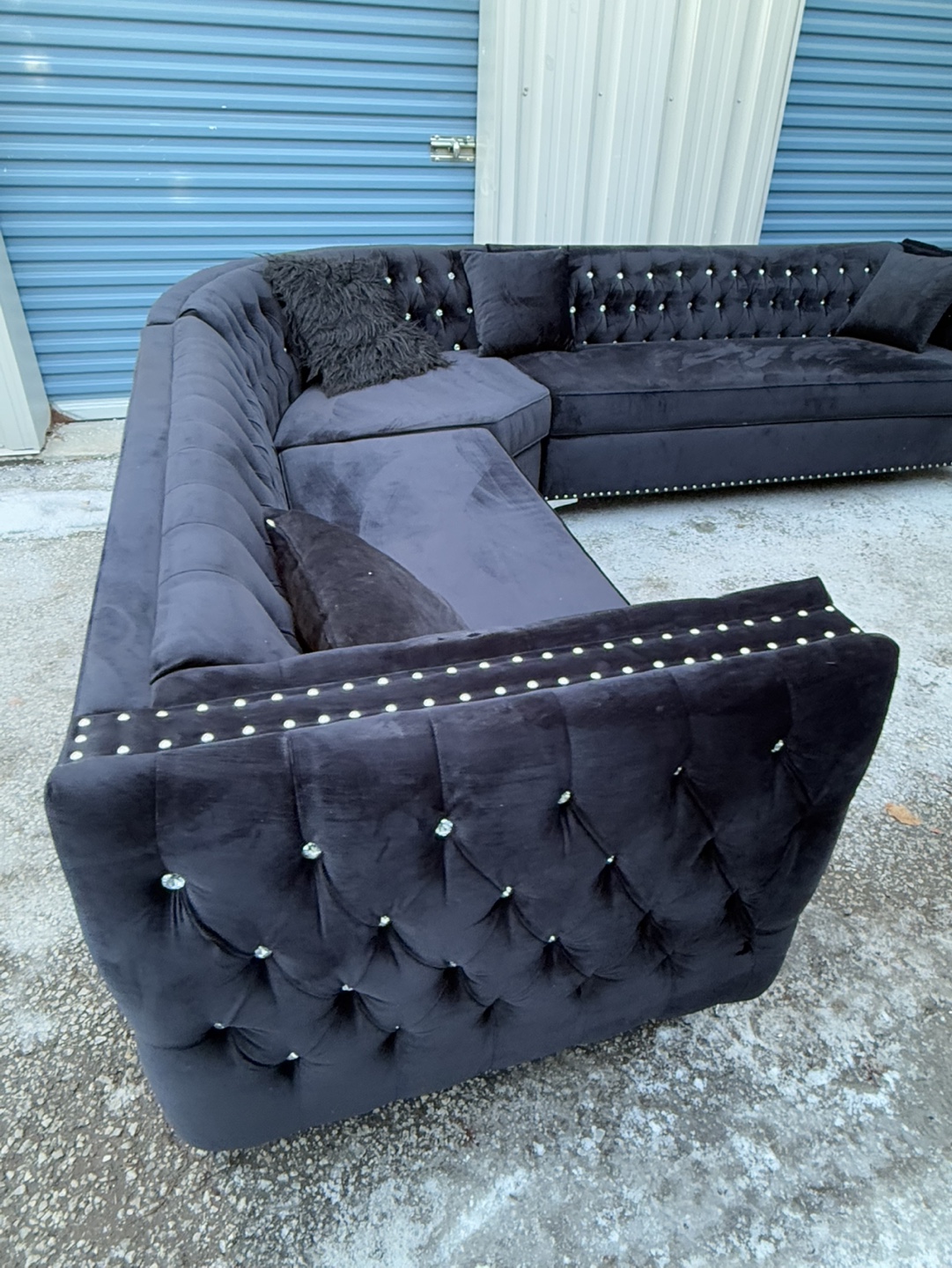 Velvet L-Shaped Sectional Sofa with Crystal Buttons - photo 5