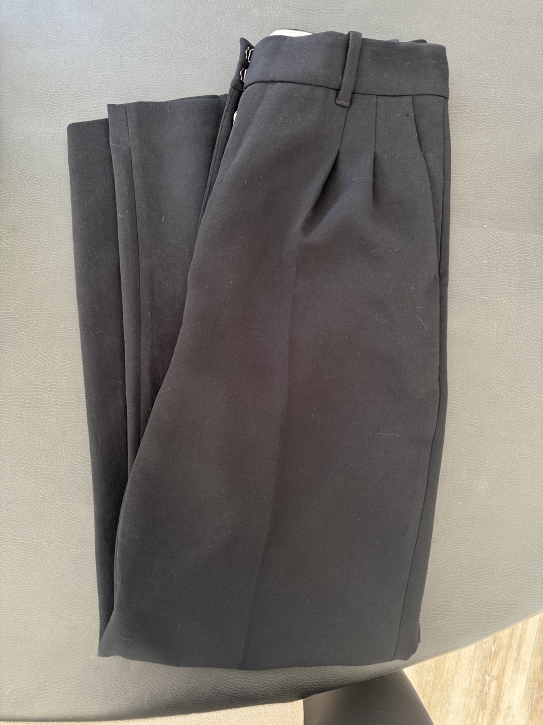 Aritzia The Effortless Pant - Black - Size 4 - photo 3