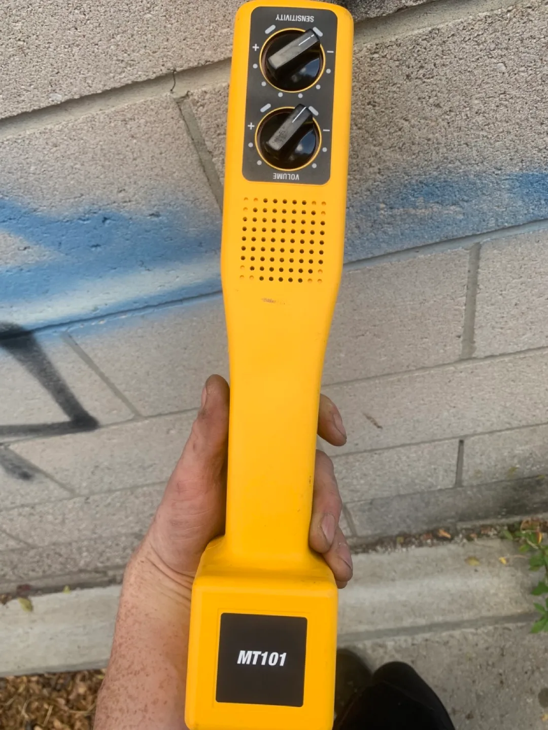 Bosch MT101 magnetic metal detector/Cable Locator image indicator(3)