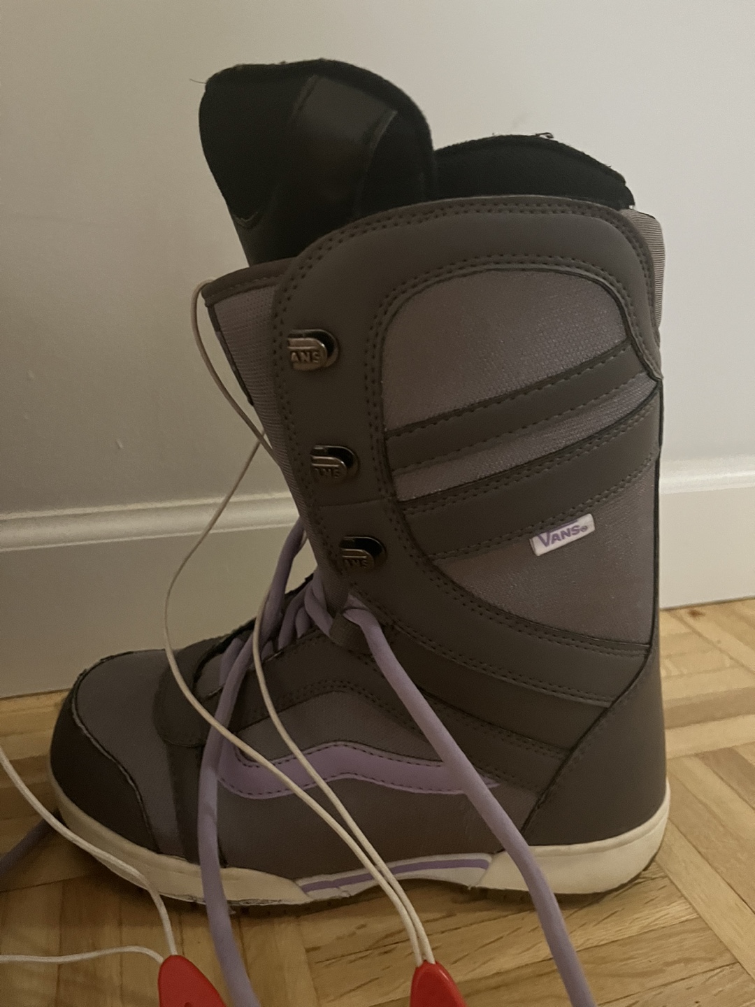 Women's Vans Snowboard Boots - Size 8 - photo 2