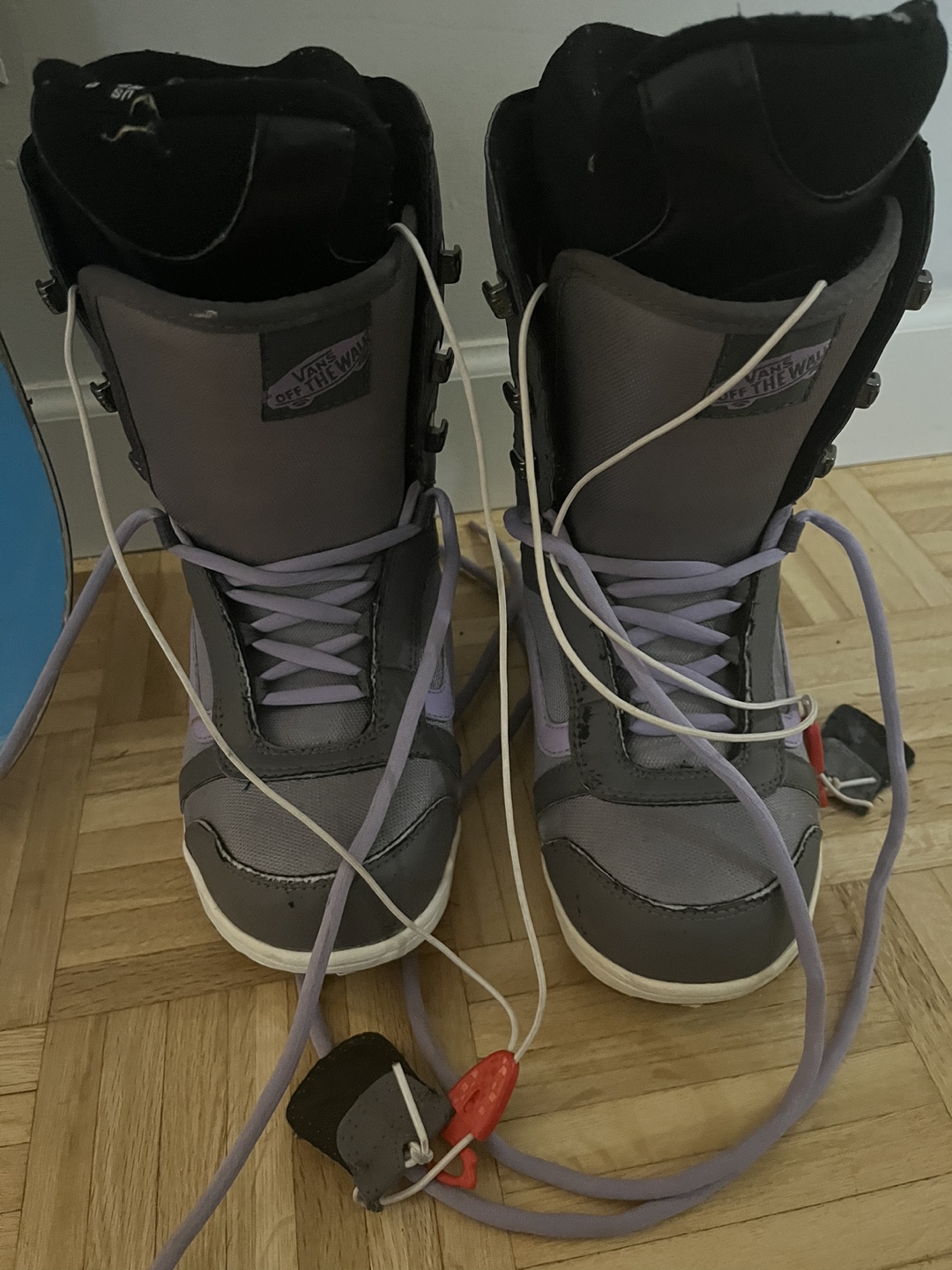 Women's Vans Snowboard Boots - Size 8