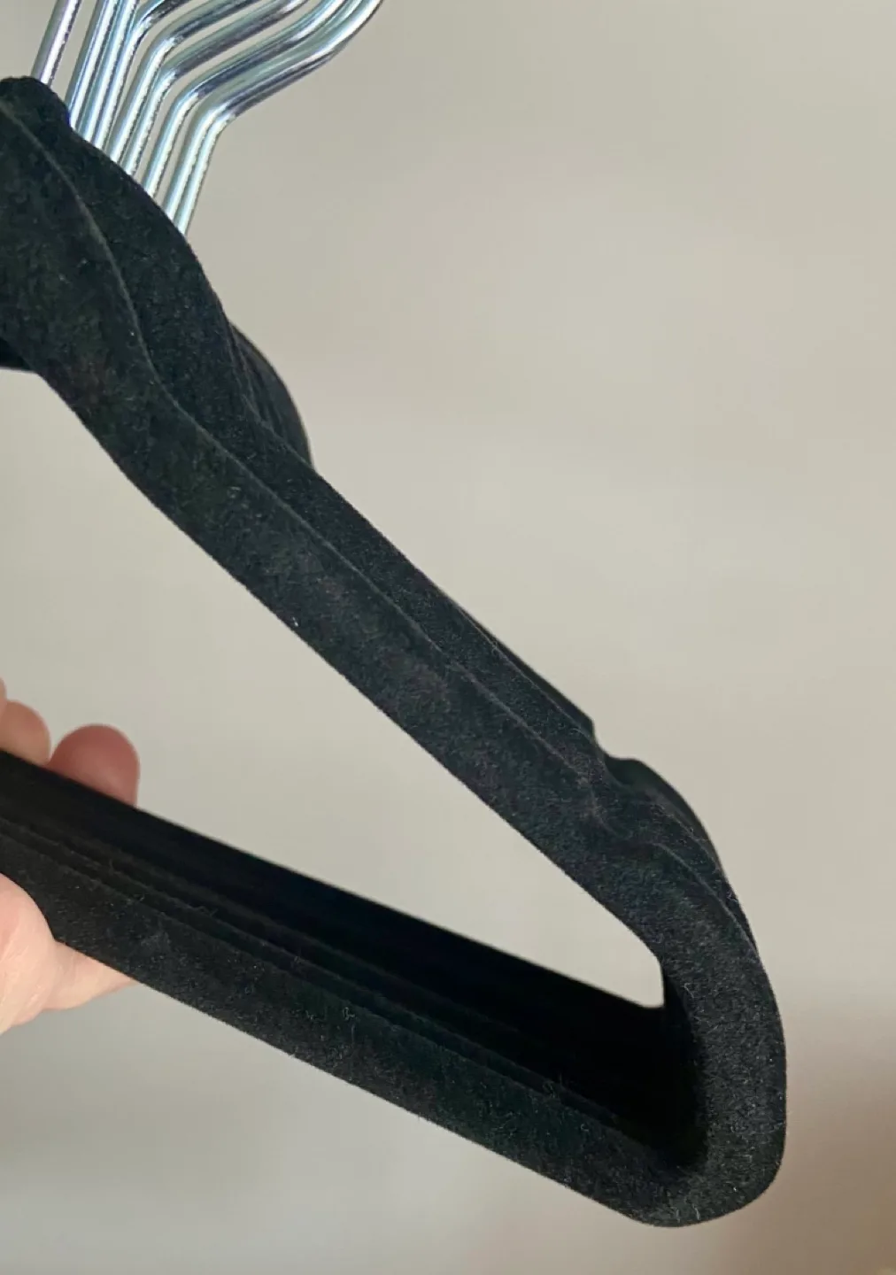 12 Black Velvet Kids Hangers image indicator(5)