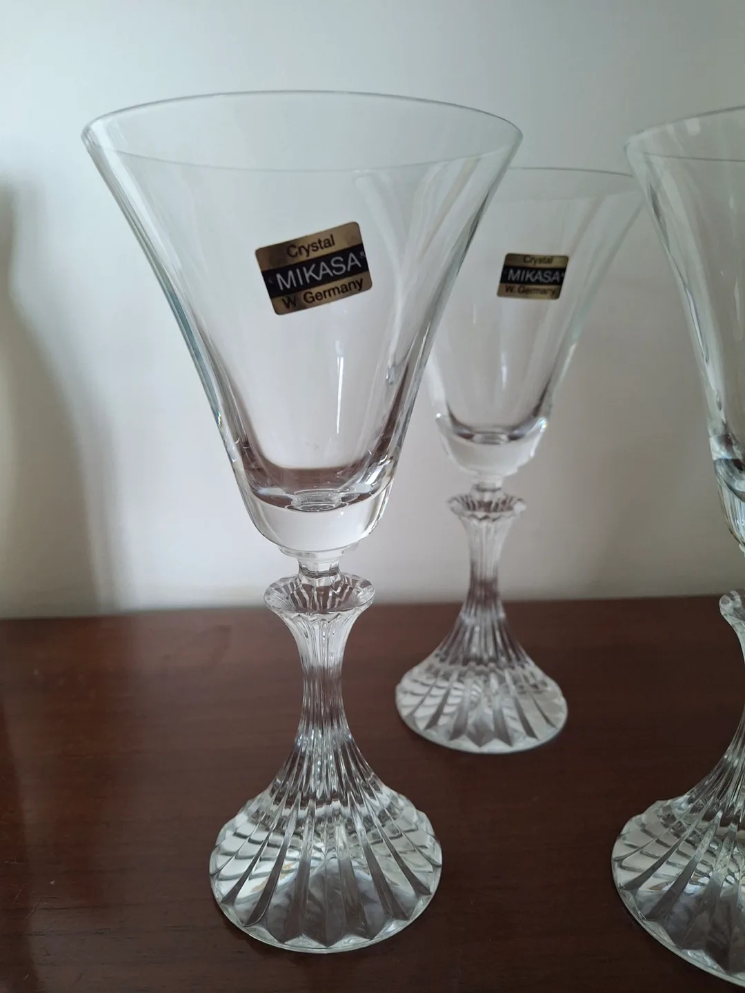 Set of 4 Mikasa wine glasses image indicator(2)