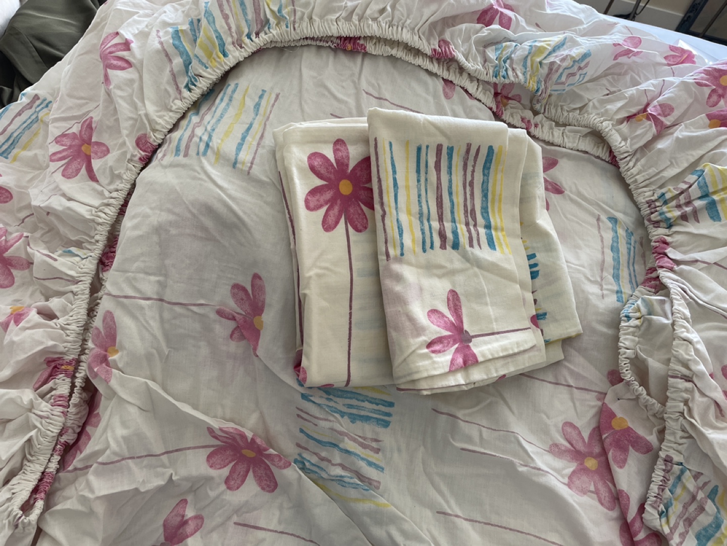Queen Fitted Sheet Set with 2 Pillowcases #freecycle