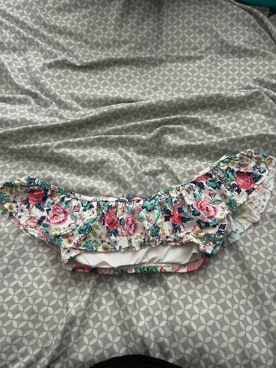 Floral Off-the-Shoulder Bikini Top image indicator(2)