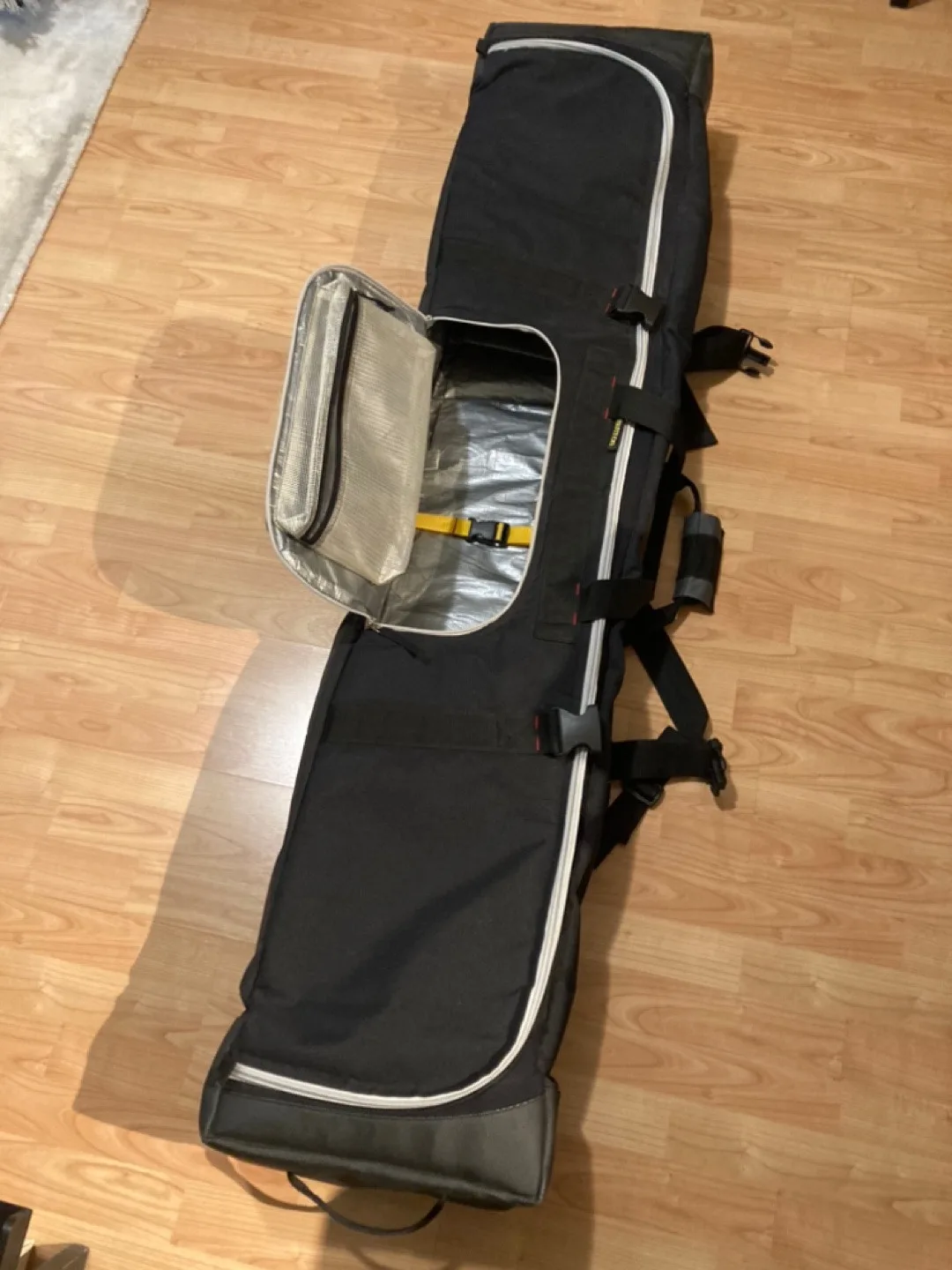 Burton snowboard bag image indicator(4)