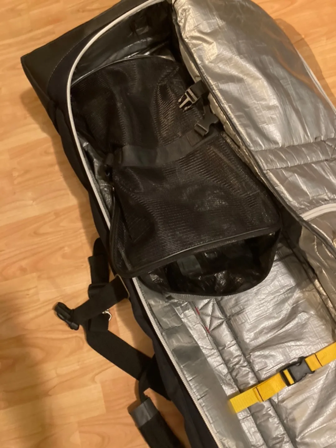 Burton snowboard bag image indicator(6)