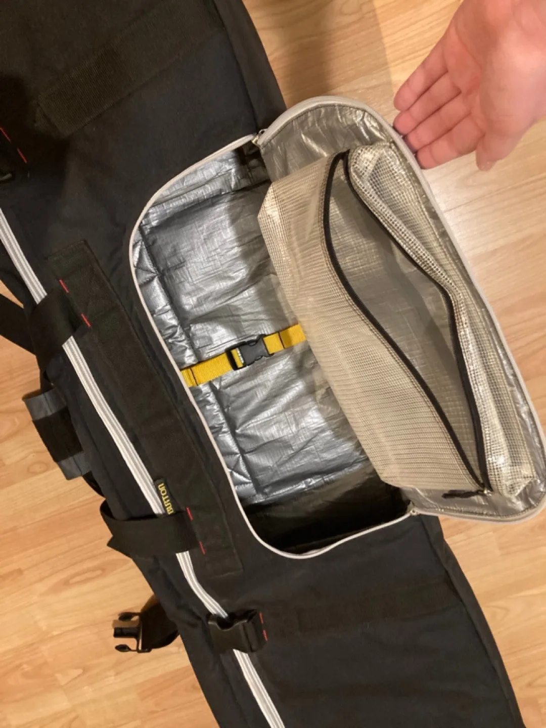 Burton snowboard bag image indicator(5)