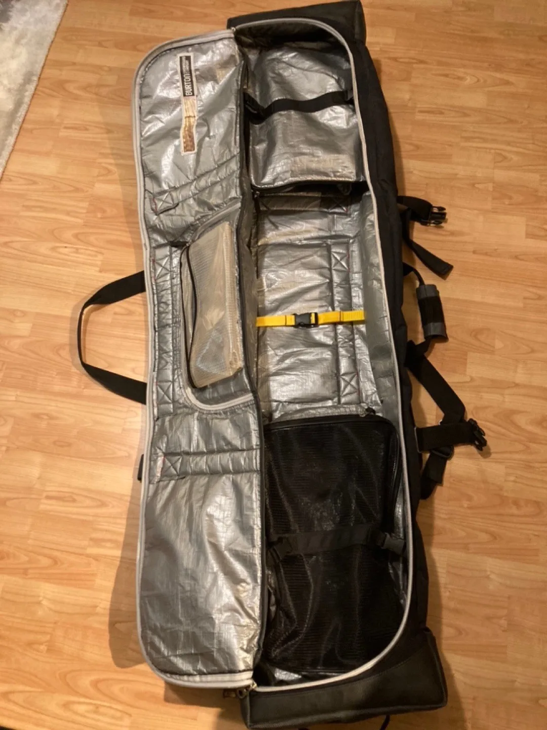 Burton snowboard bag image indicator(2)