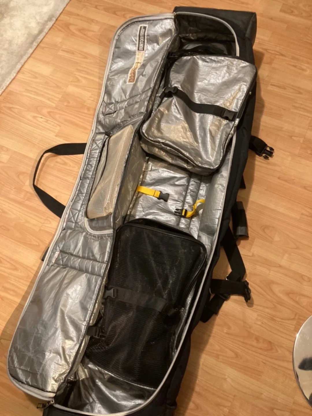 Burton snowboard bag image indicator(3)