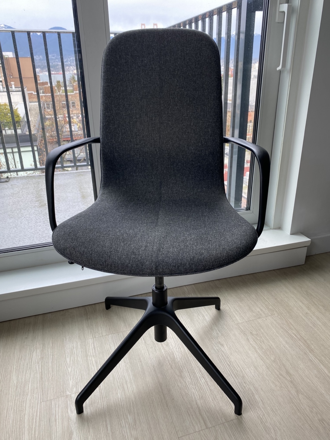 Swivelling Office Chair, Grey Fabric, Black Base