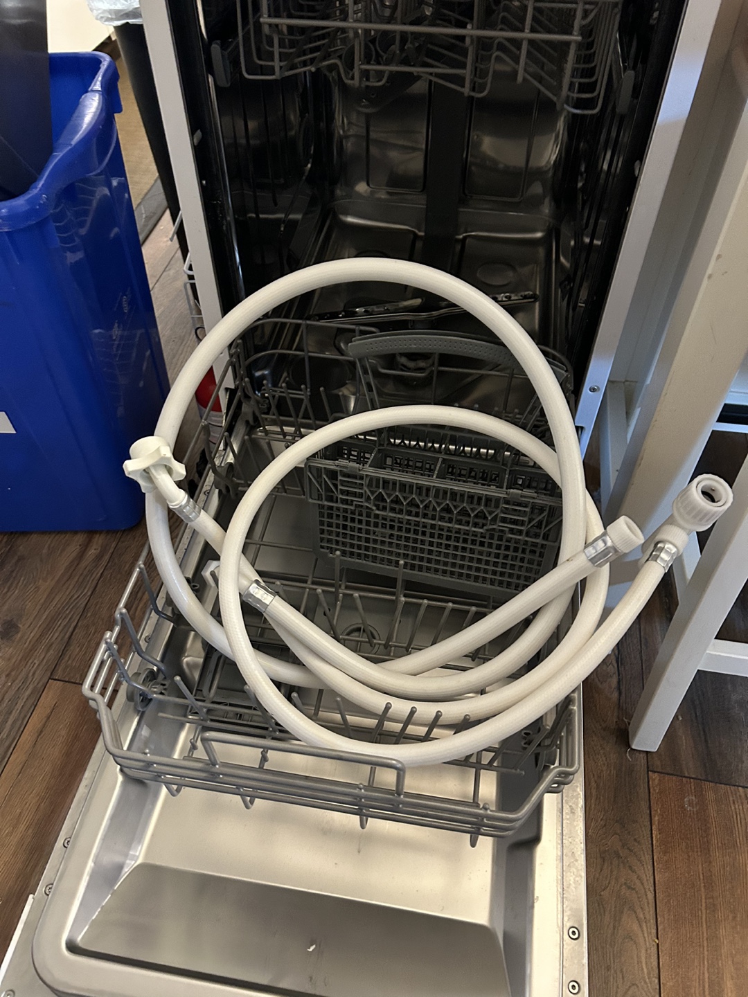 Danby Dishwasher - White - Excellent Condition - photo 4