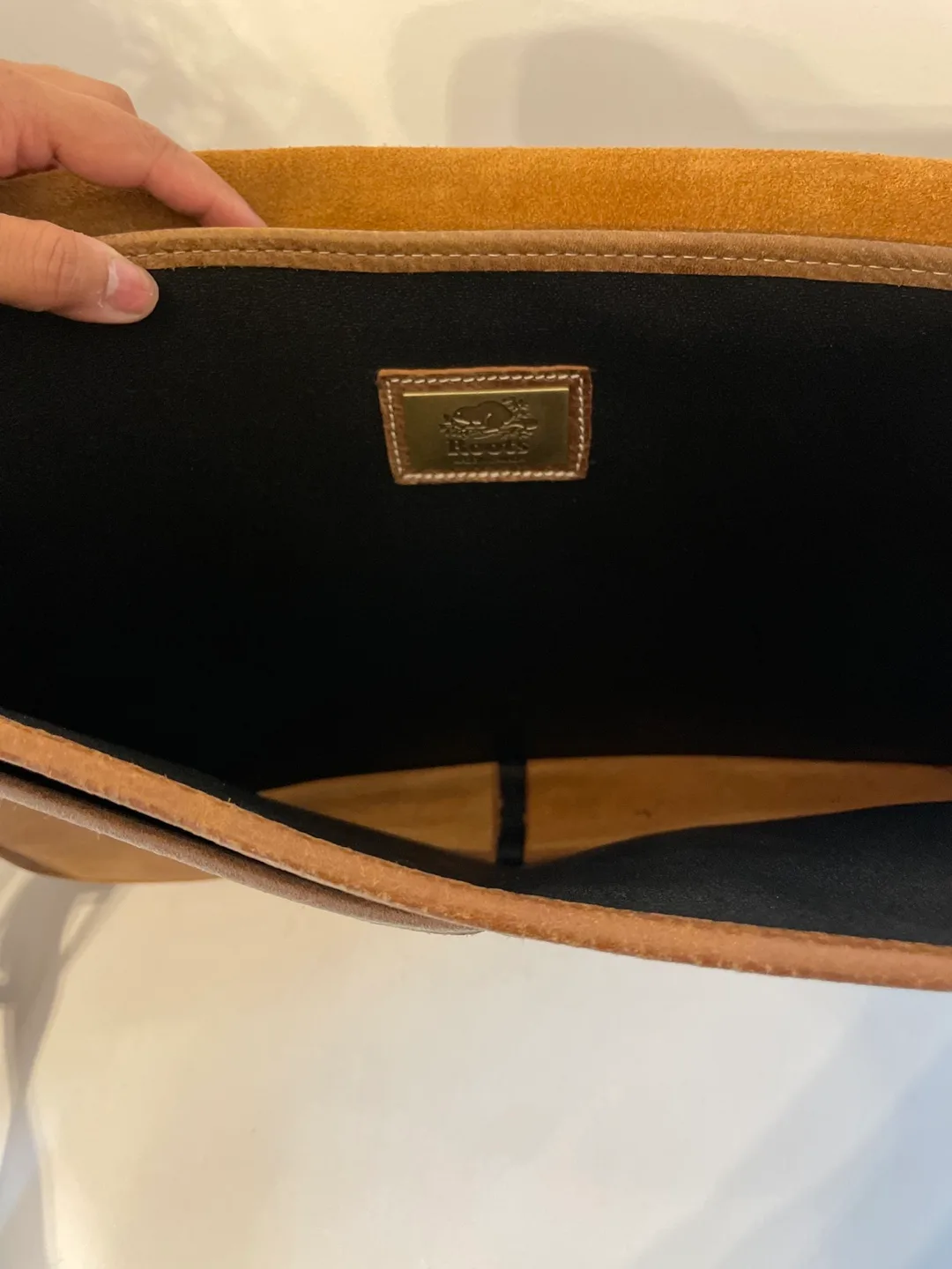 Roots Leather Messenger Bag laptop bag image indicator(6)