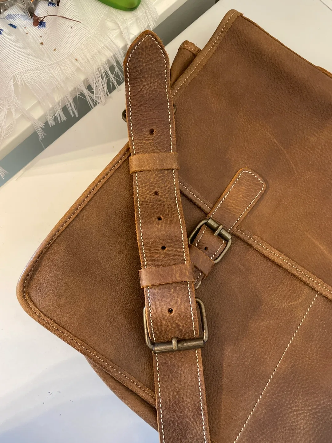 Roots Leather Messenger Bag laptop bag image indicator(4)