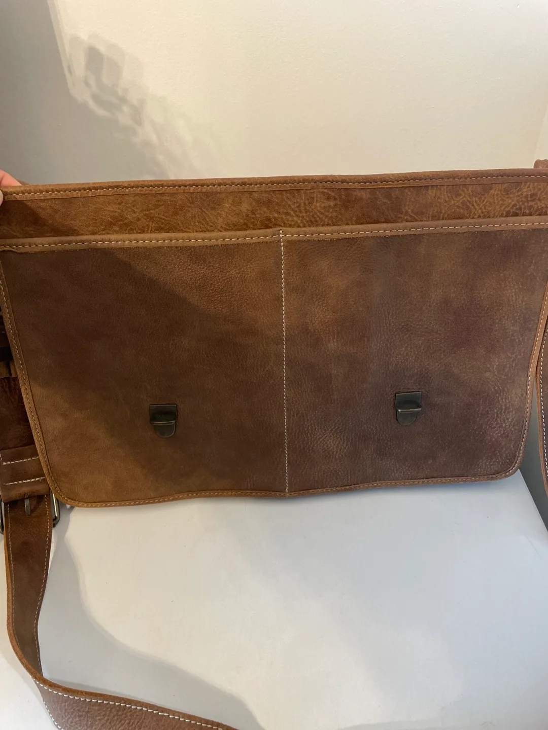 Roots Leather Messenger Bag laptop bag image indicator(8)