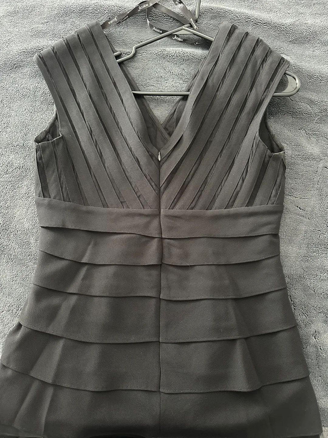 Ladies' short black dress, worn only once! image indicator(4)