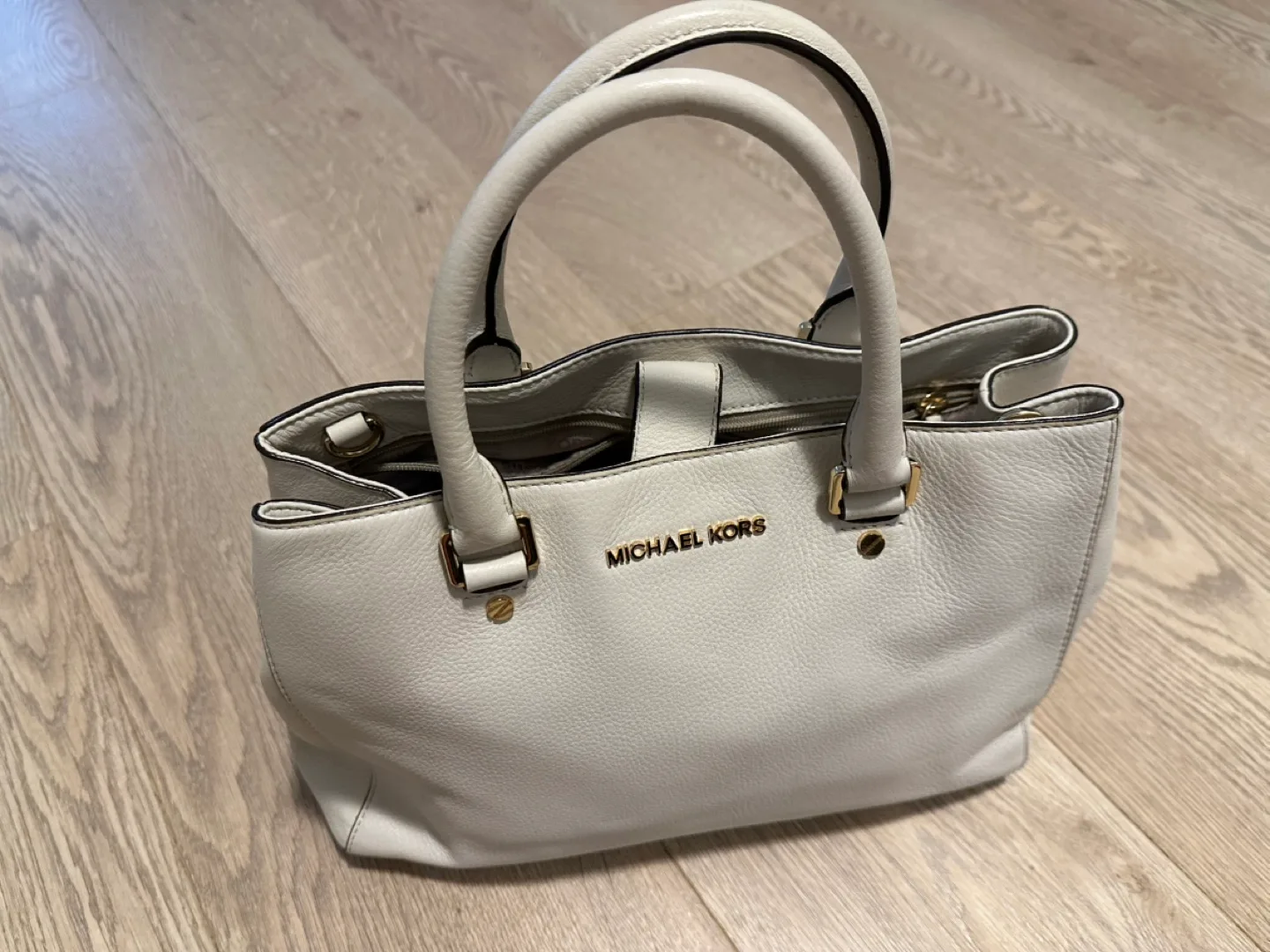 Michael Kors White Leather Satchel Handbag image indicator(2)