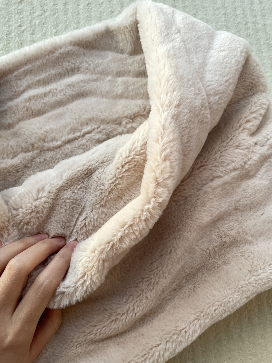 Club Monaco Cream Faux Fur Neck Warmer/scarf - photo 2