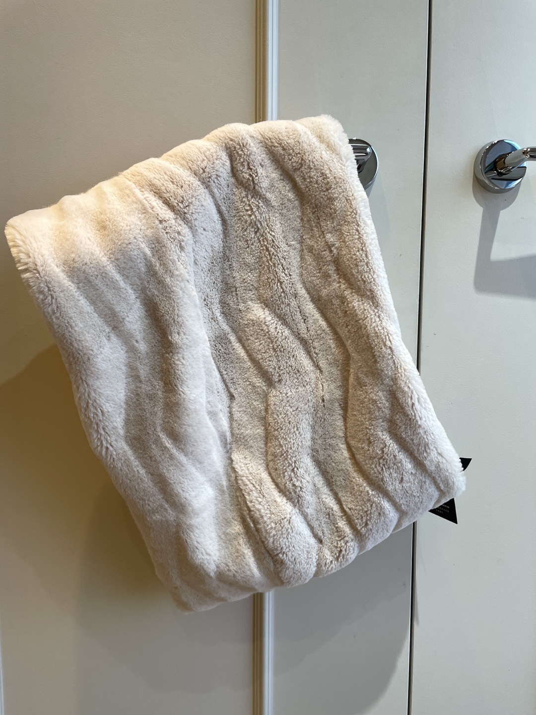 Club Monaco Cream Faux Fur Neck Warmer/scarf