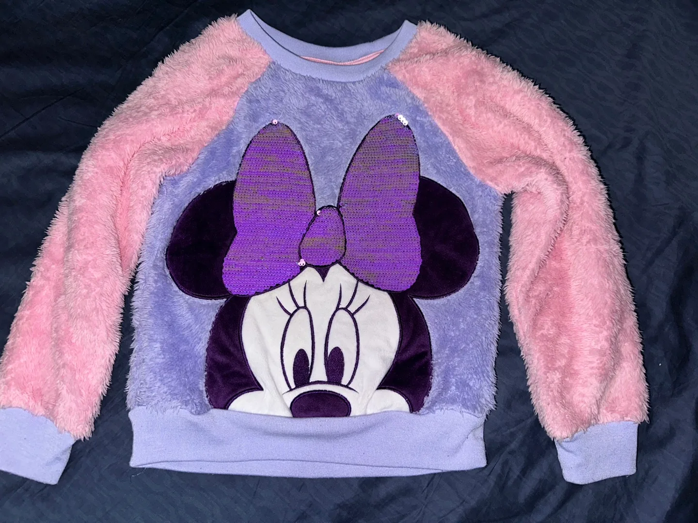 #freecycle Minnie Mouse Fuzzy Sweatshirt Size 5/6 image indicator(2)