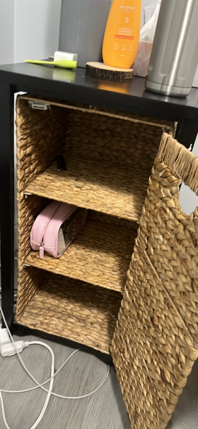 Black Side Table with Woven Basket - photo 2