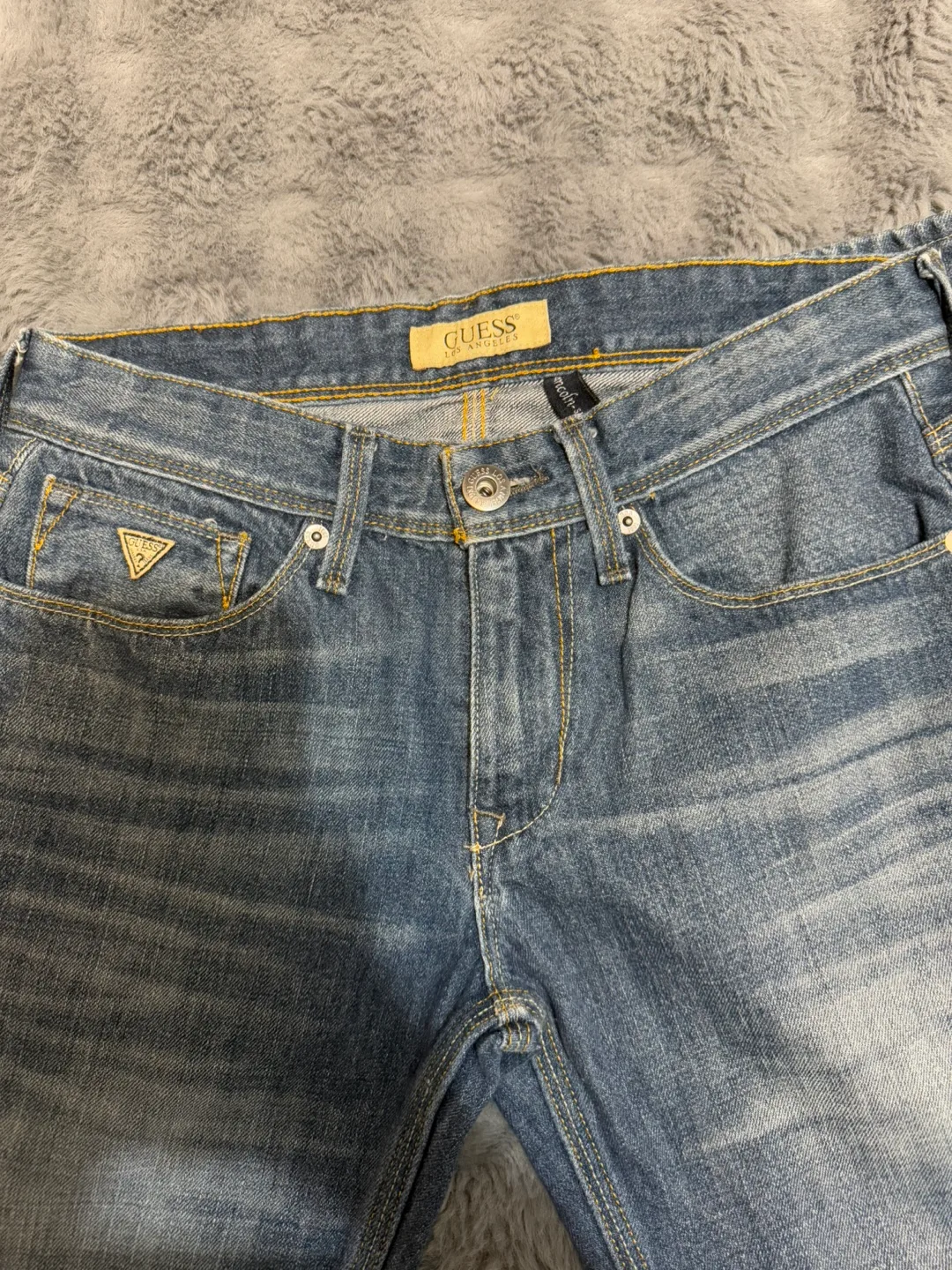 Men's Guess Jeans - Size 29x32 image indicator(3)