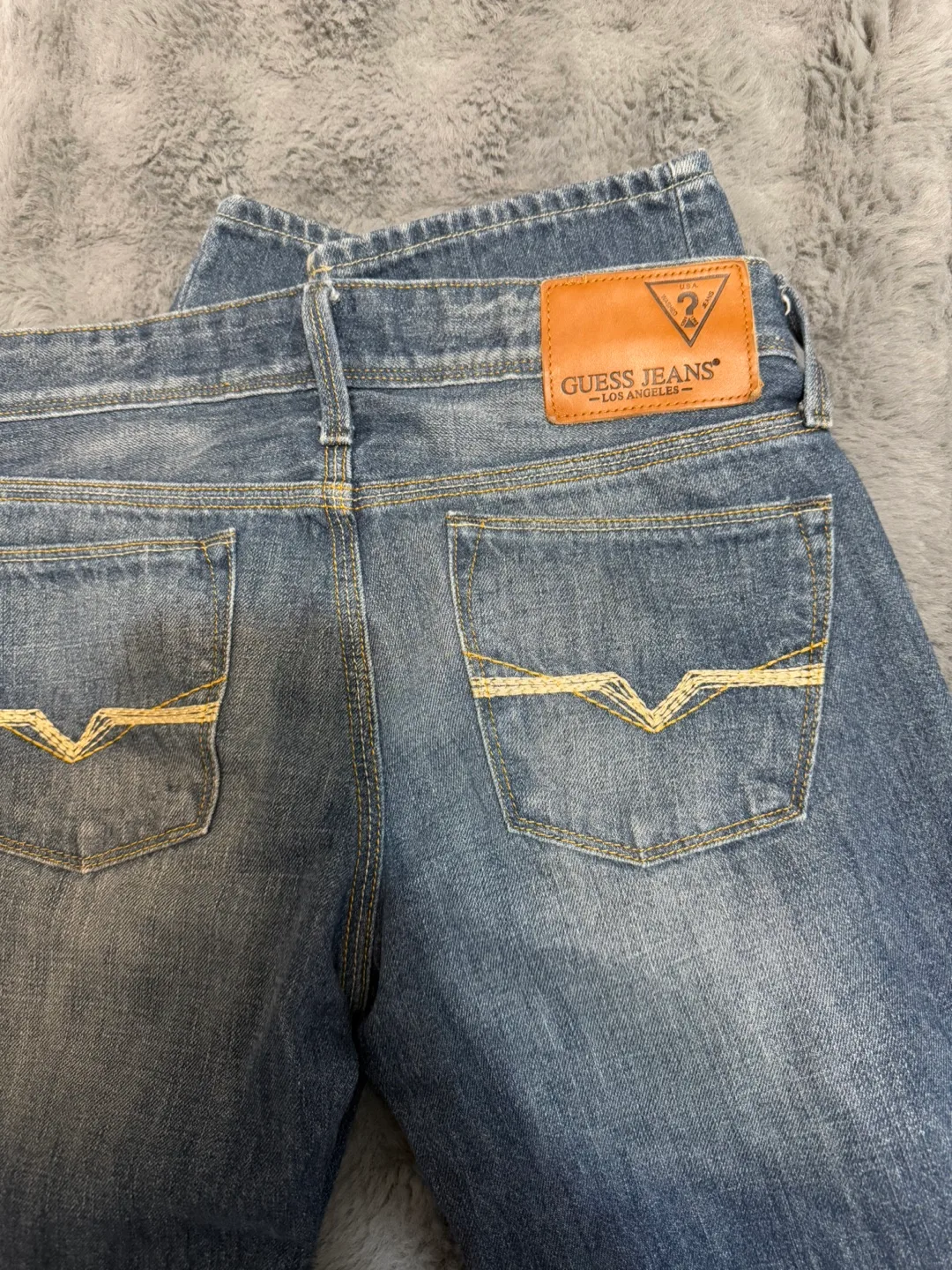 Men's Guess Jeans - Size 29x32 image indicator(2)