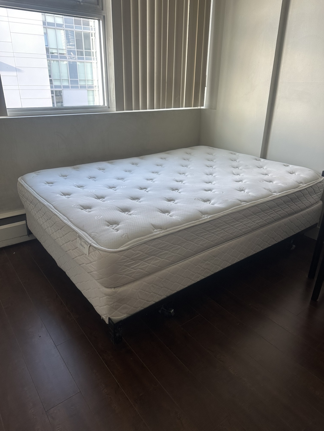 Full size mattress and Boxspring Set with wheels