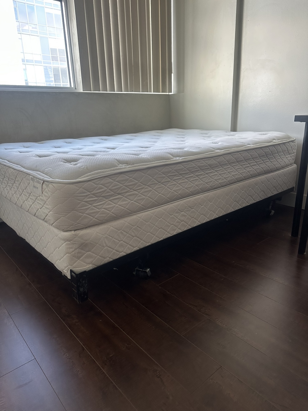 Full size mattress and Boxspring Set with wheels - photo 2